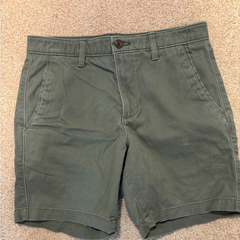 Sonoma Men's Olive green Flat Front Shorts W 31” inseam 7”